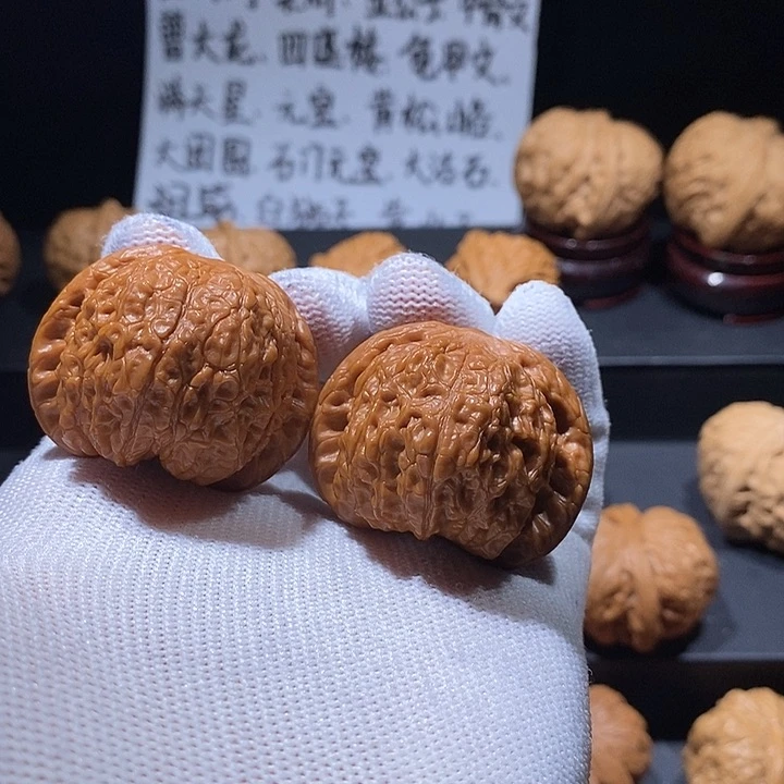 文玩核桃把件血麒麟