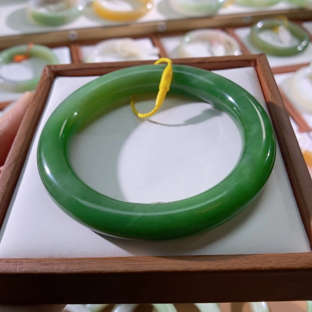 【闪购商品】未镶嵌手镯和田玉（碧玉）