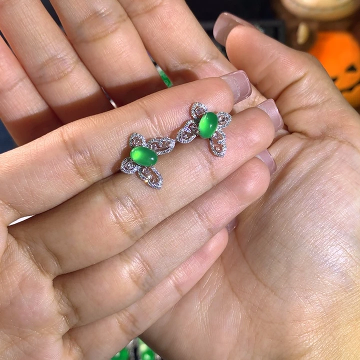 翡翠18K金镶嵌耳饰蛋面