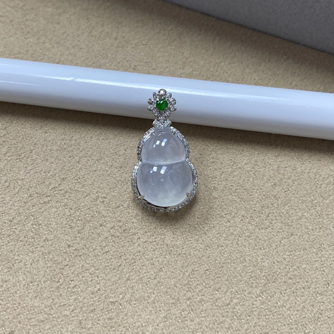 18k金缅甸翡翠葫芦吊坠
