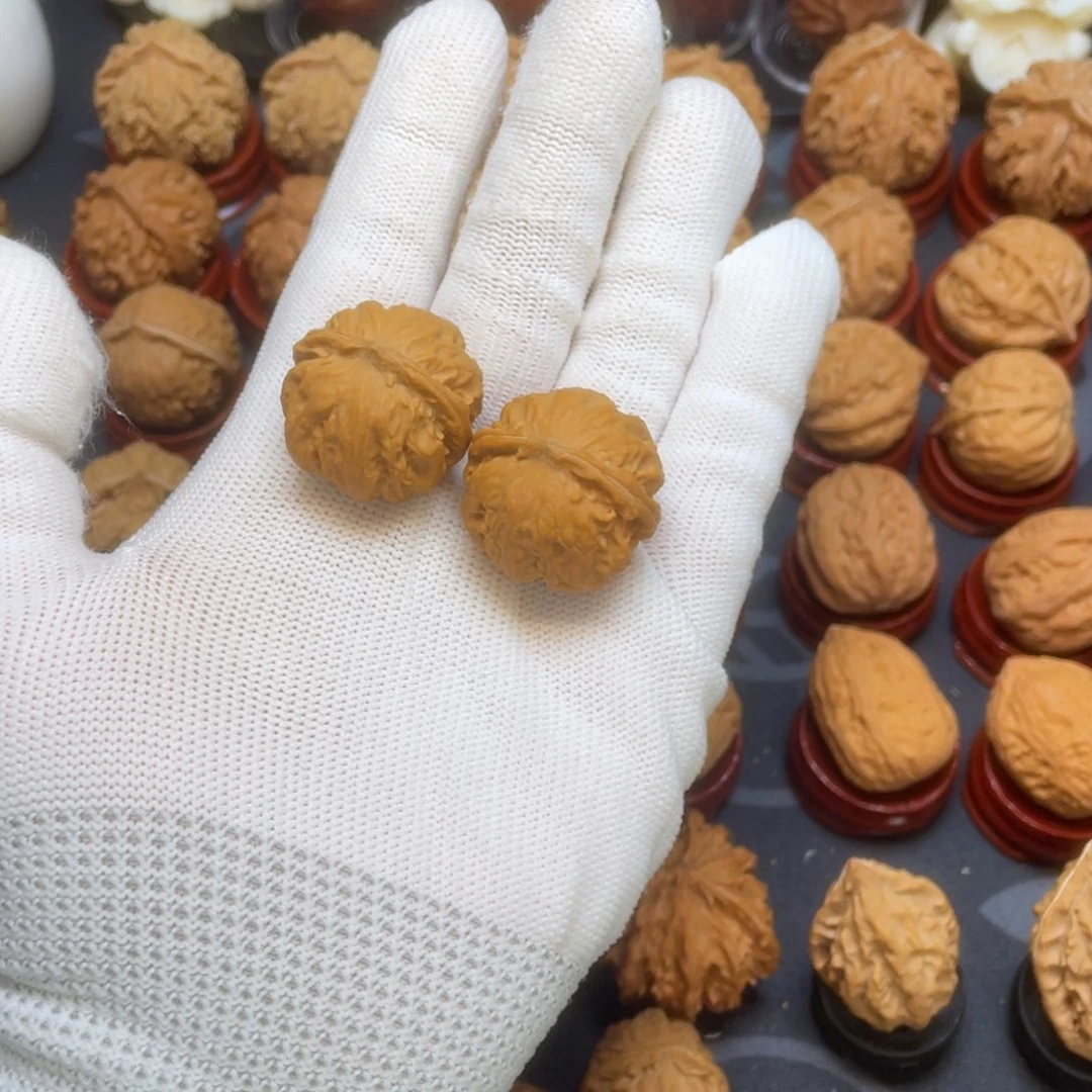 文玩核桃把件精***?文玩核桃