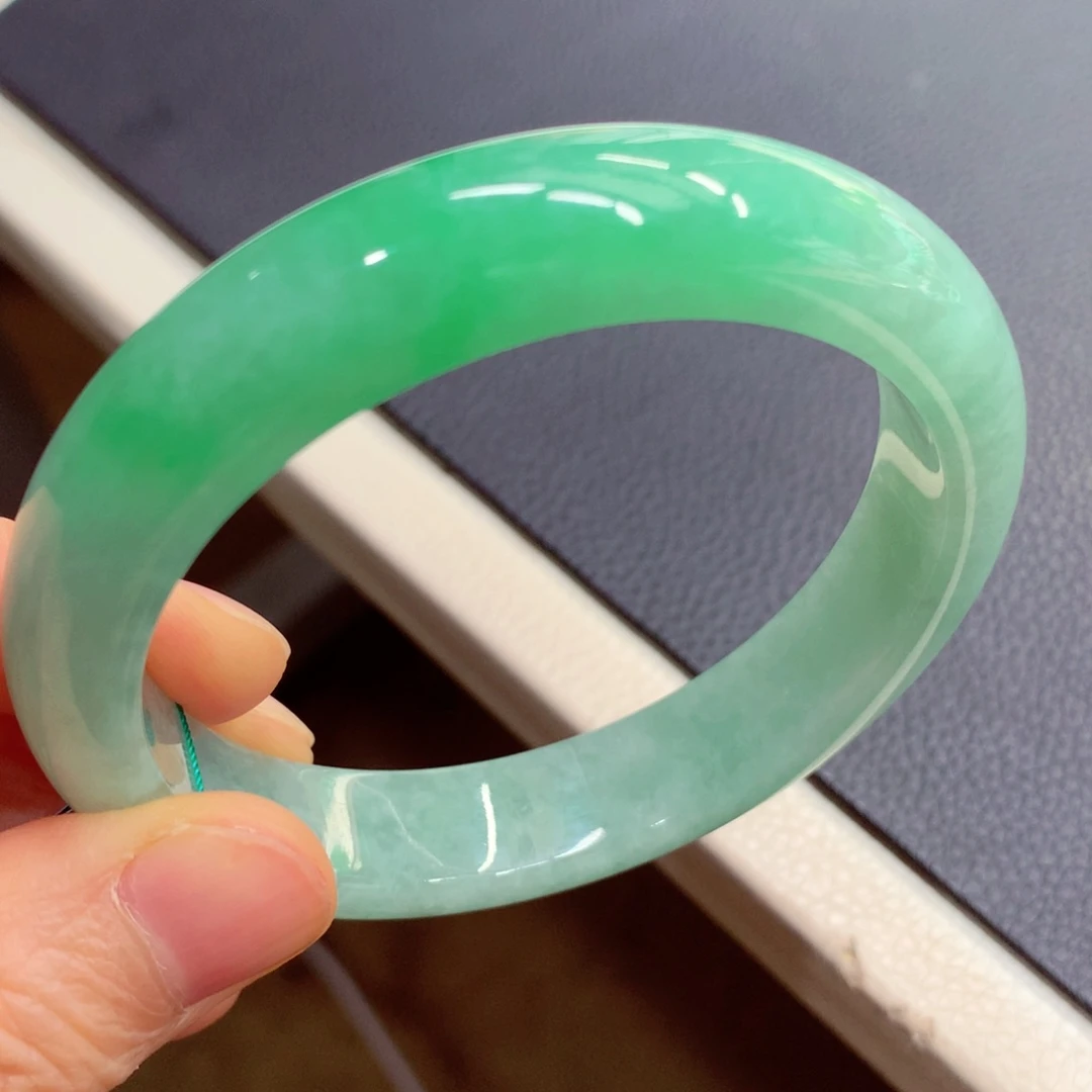 未镶嵌手镯翡翠贝*翡翠