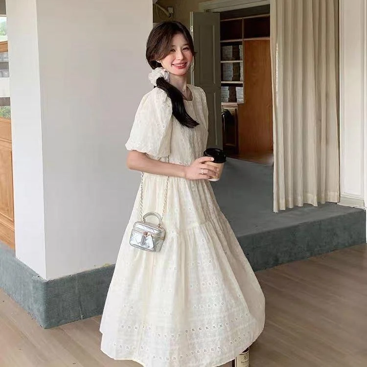 2025年夏季新款法式气质镂空泡泡袖圆领连衣裙女氛围感小众连衣裙