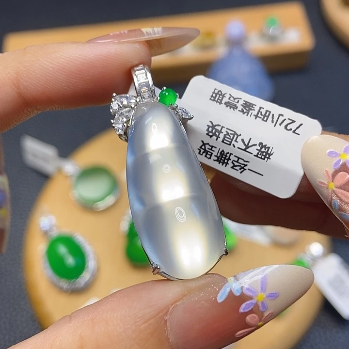 玛瑙/玉髓银S925镶嵌颈饰福豆吊坠