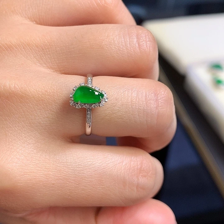 翡翠戒指18K金镶嵌戒指