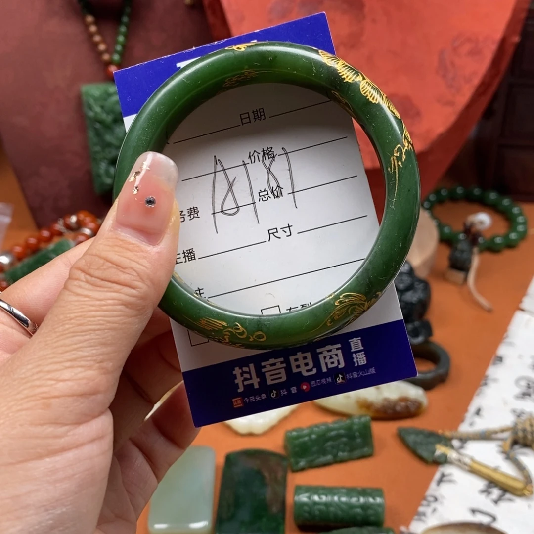 余***！和田玉未镶嵌颈饰