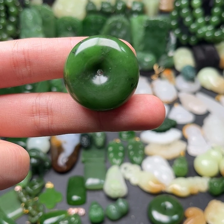 秋***川和田玉未镶嵌颈饰