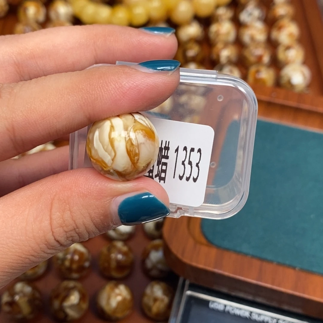 把件猴头核桃沁色蜜蜡圆珠老型1353