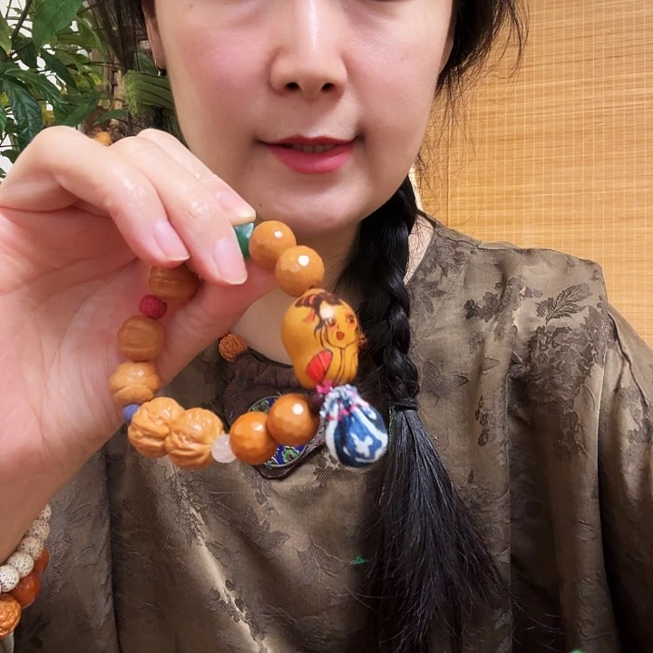 b**?多宝石肌娘娘单圈一个