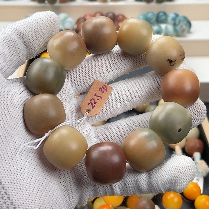 白玉菩提吊坠卡22.5老树王瑕