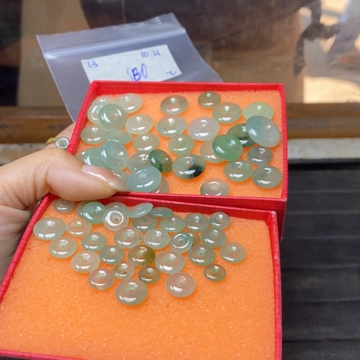 听***豚定制翡翠未镶嵌不退