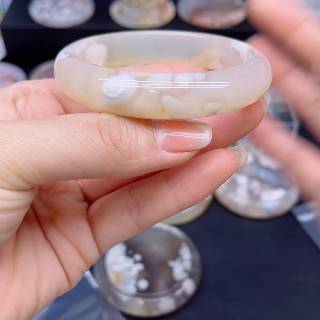 执***尘玛瑙/玉髓未镶嵌手镯60