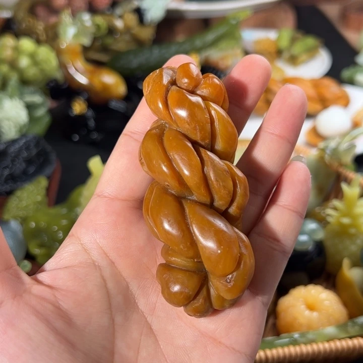 招***哥蛇纹石玉未镶嵌珠宝奇石
