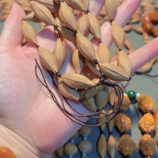 用***31.1小柳叶脖挂30粒款