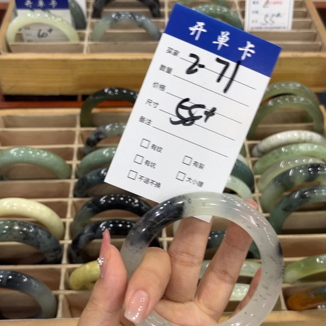 乖***妮未镶嵌蛇纹石玉手镯