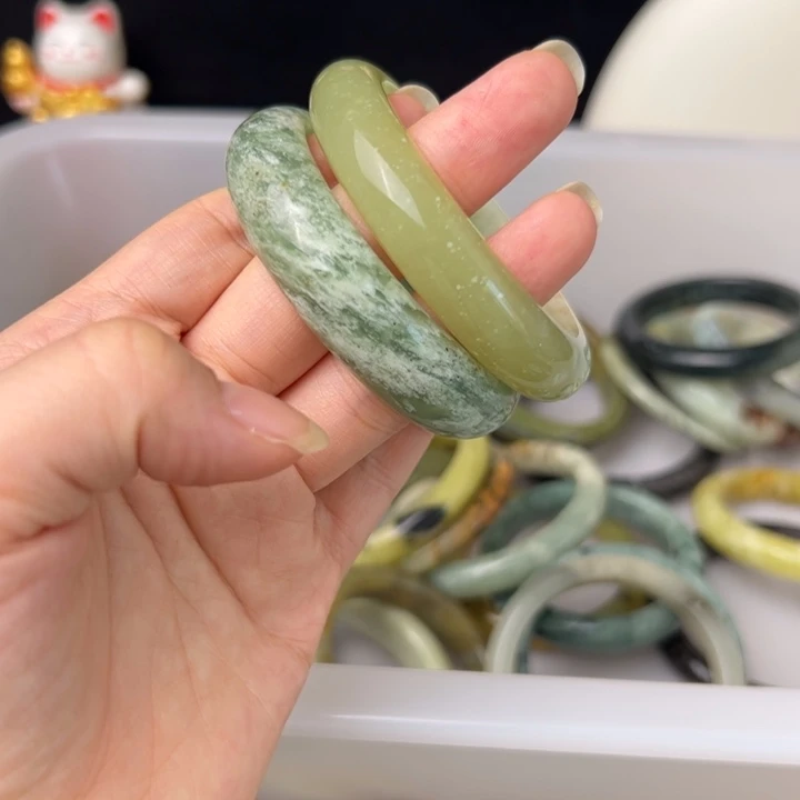 蛇纹石玉手镯未镶嵌舟*