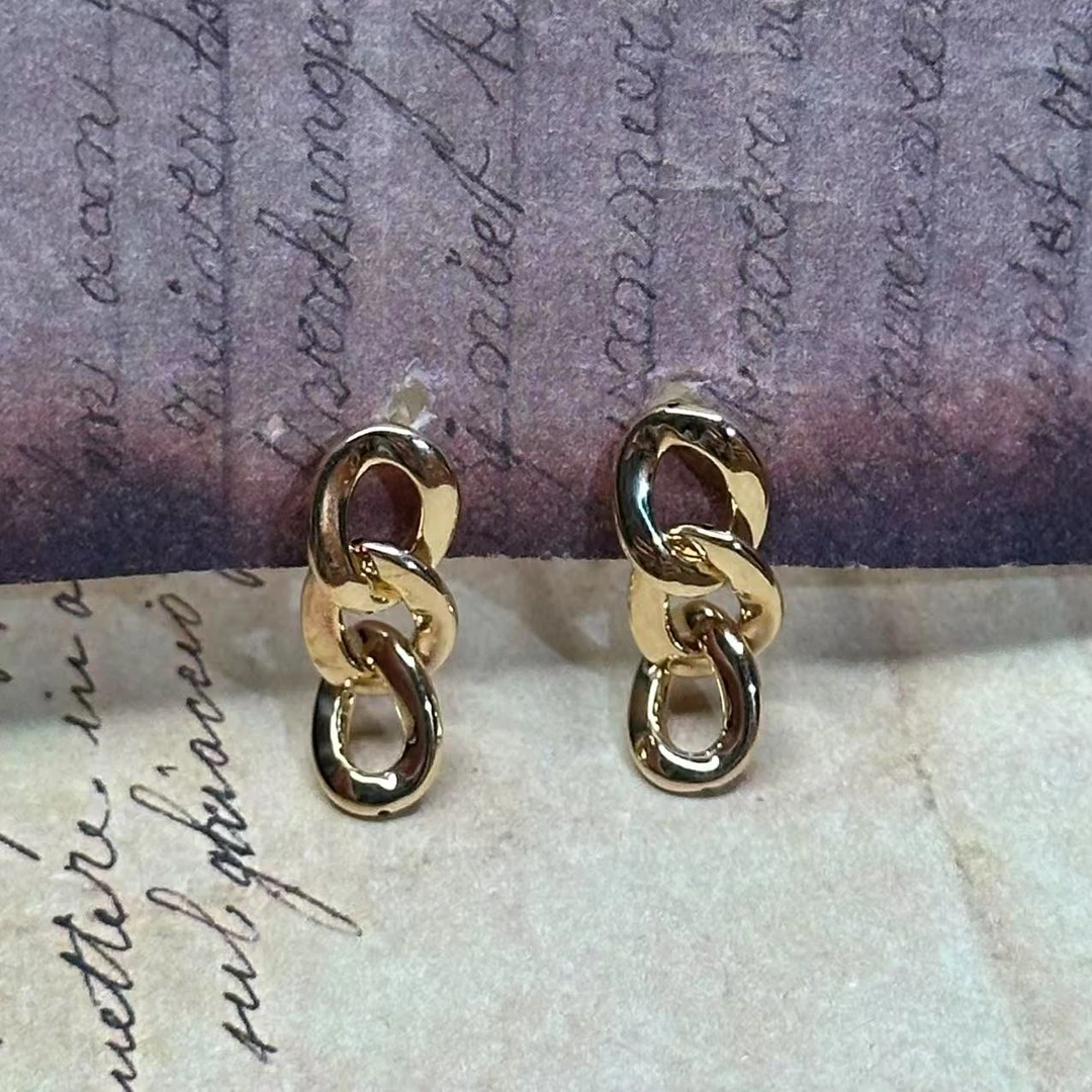 【子萱珠宝】18K金环环相扣耳钉-ZX2500199