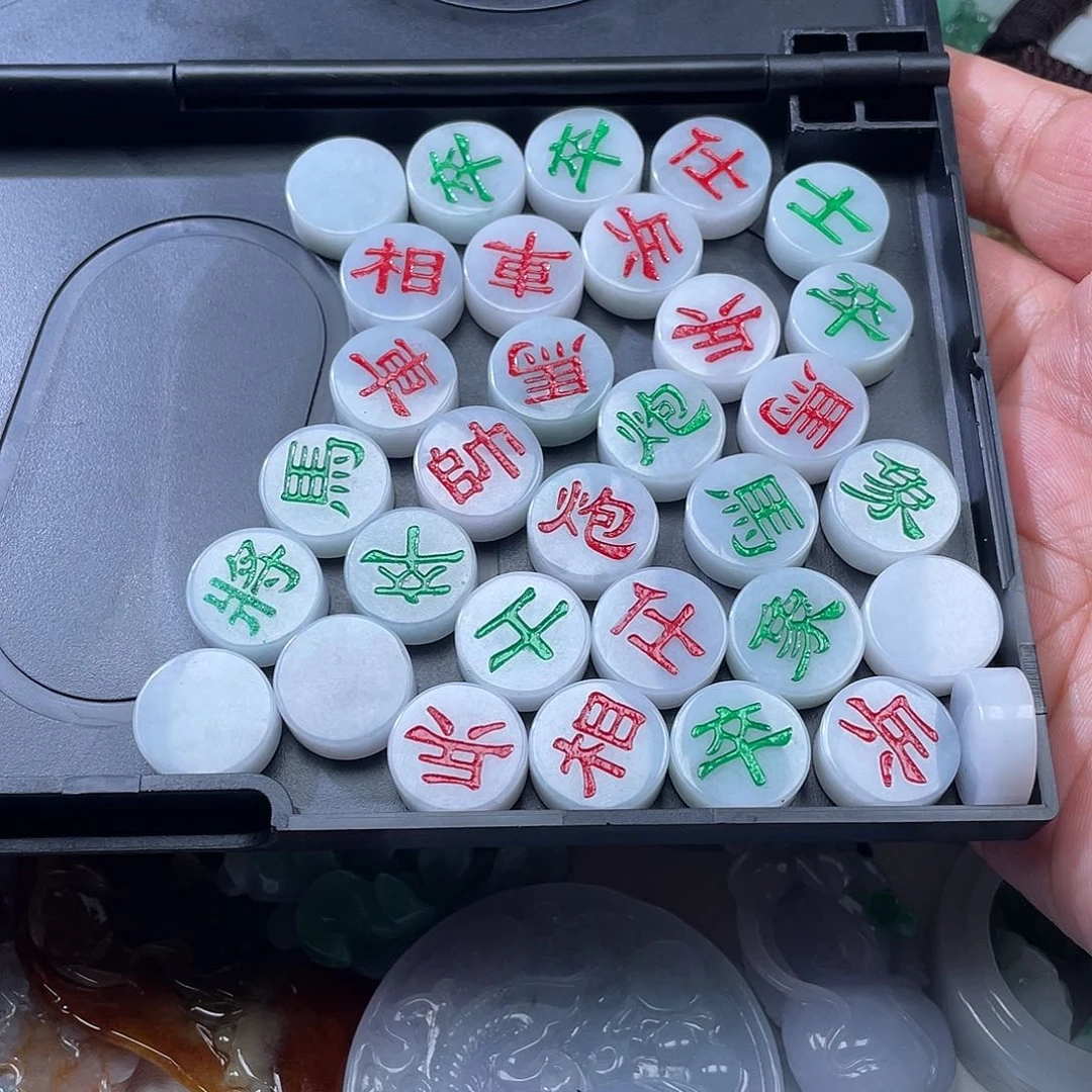 颈饰未镶嵌翡翠?****