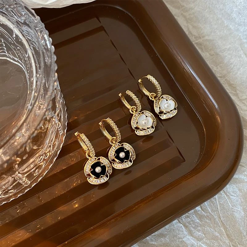 铜合金锆石耳饰 新款时尚耳扣耳环小众高级感甜美花朵设计气质黑