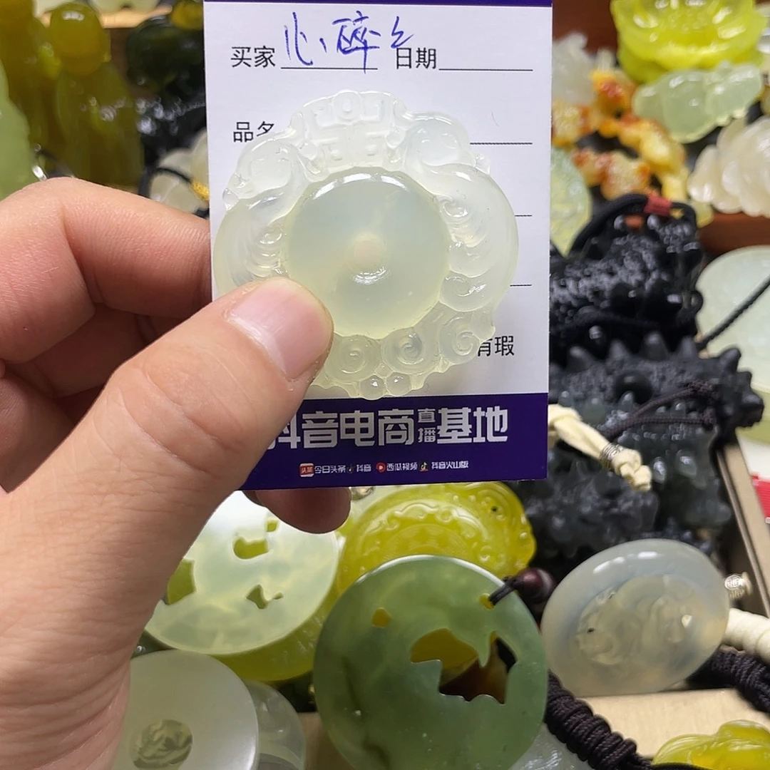 心***儿未镶嵌蛇纹石玉颈饰