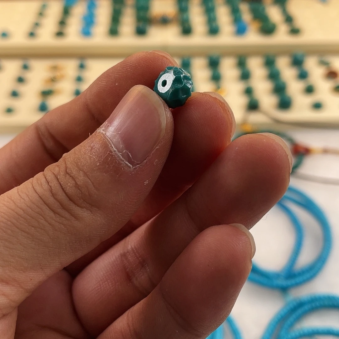 绿松石未镶嵌颈饰