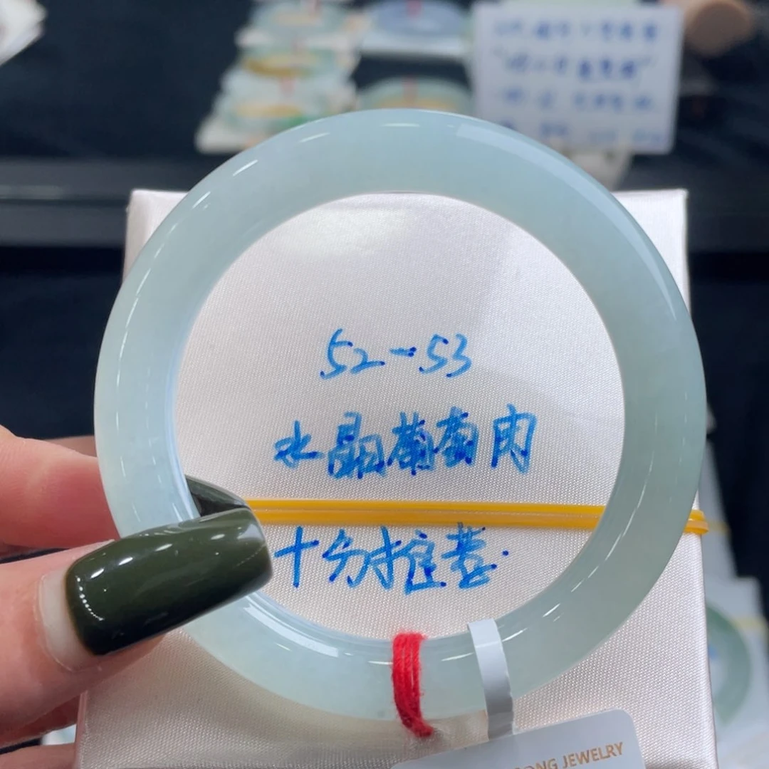 翡翠手镯未镶嵌翡翠手镯