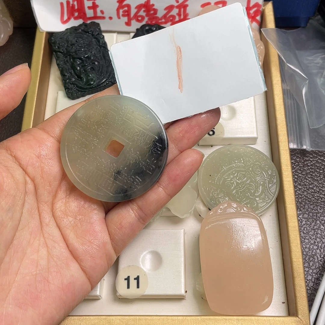 蛇纹石玉合金颈饰小*梨1