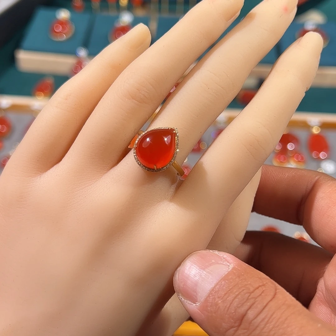 南红玛瑙18K金镶嵌戒指