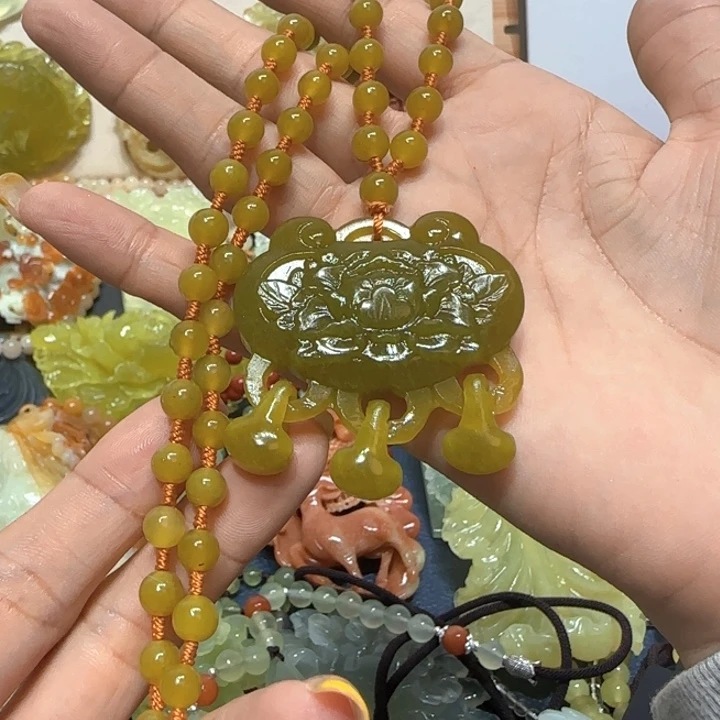 未镶嵌蛇纹石玉吊坠