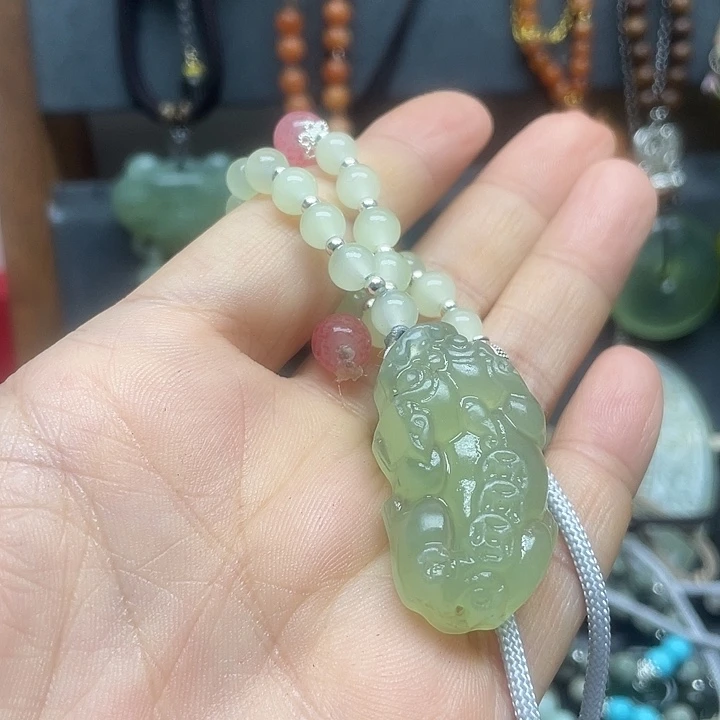 未镶嵌蛇纹石玉颈饰