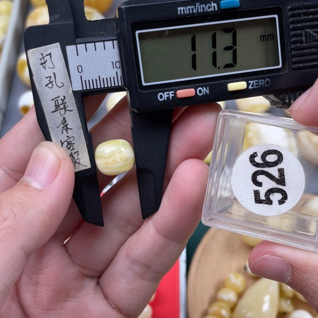 蜜蜡珠宝奇石未镶嵌