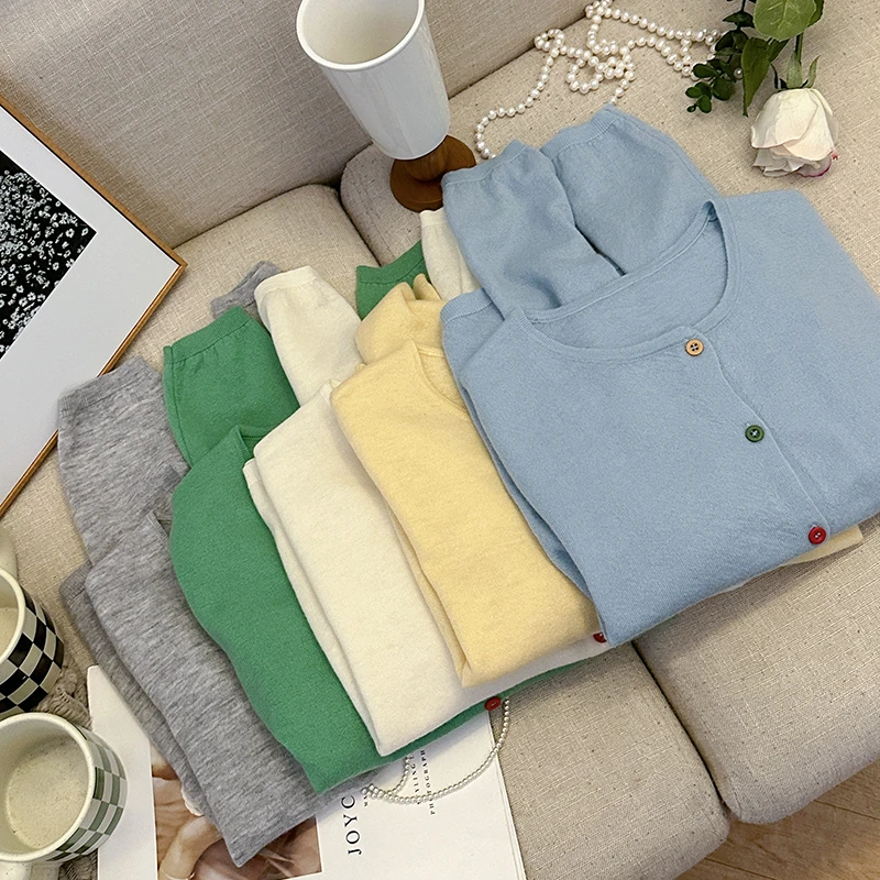 1CoMo 新款羊毛软糯百搭时尚马卡龙色系舒适宽松显瘦彩扣开衫6808