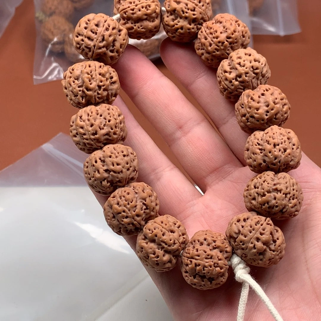 手串金刚菩提22.5+飞碟玉梅花