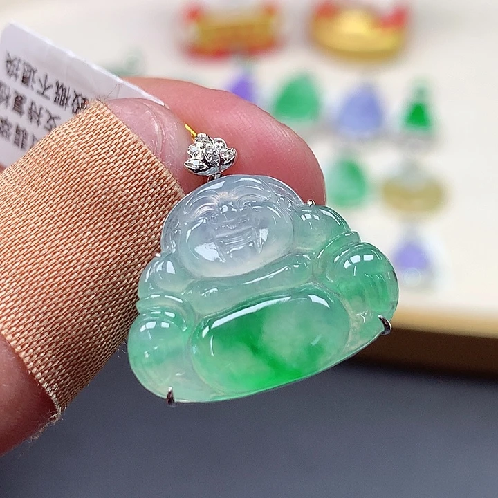 翡翠18K金镶嵌颈饰