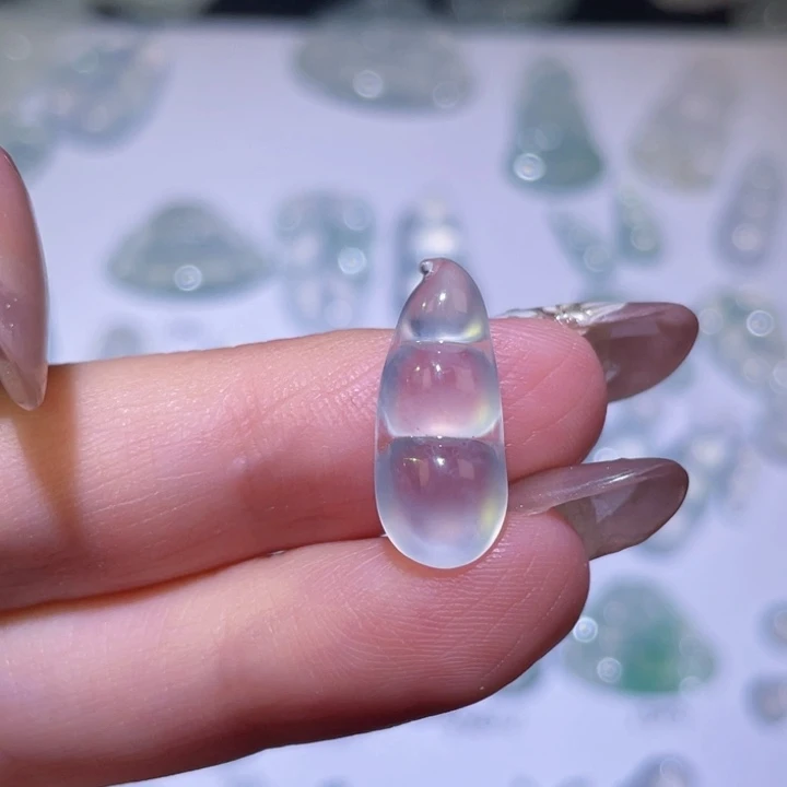 翡翠未镶嵌颈饰裸石