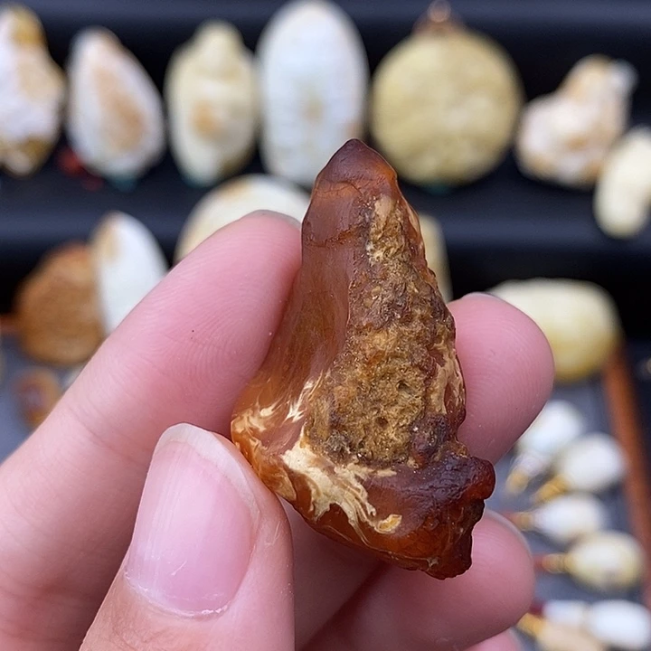 裸石琥珀未镶嵌原皮吊坠