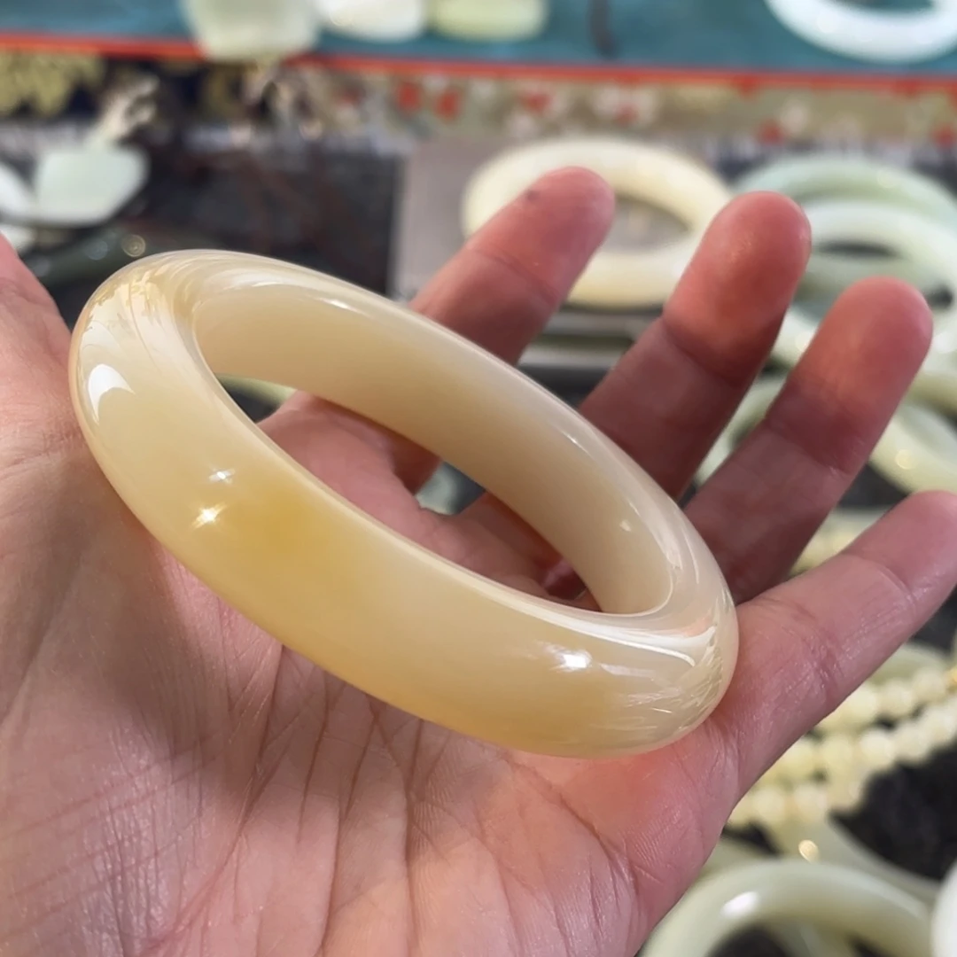 静***谧和田玉（糖玉）未镶嵌颈饰