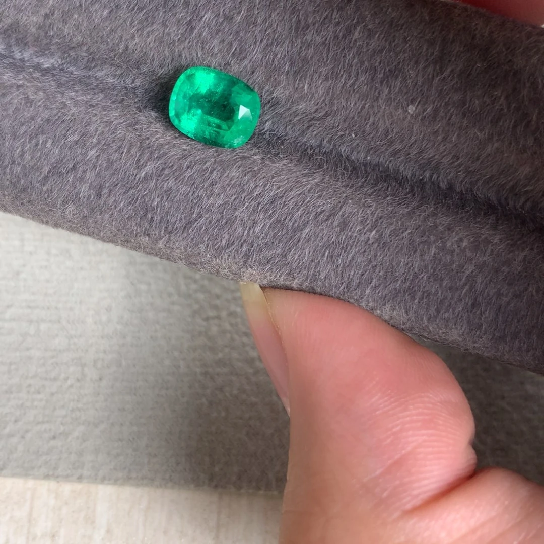 祖母绿裸石1.64 赞比亚 vvg