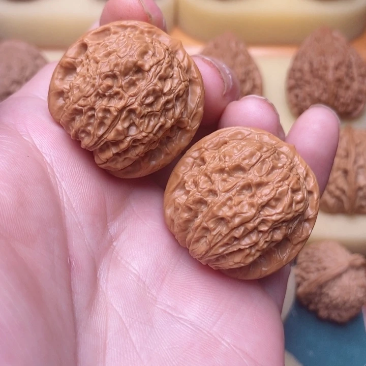 文玩核桃把件34血麒麟
