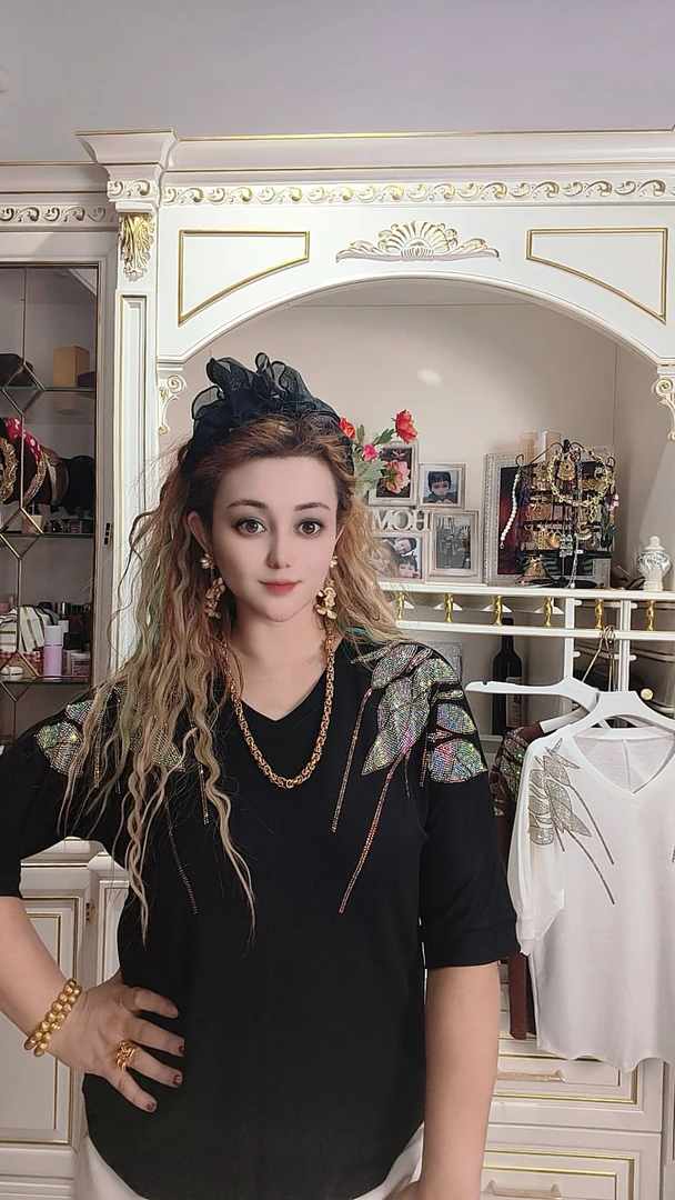 新款衣服时尚嘻嘻嘻