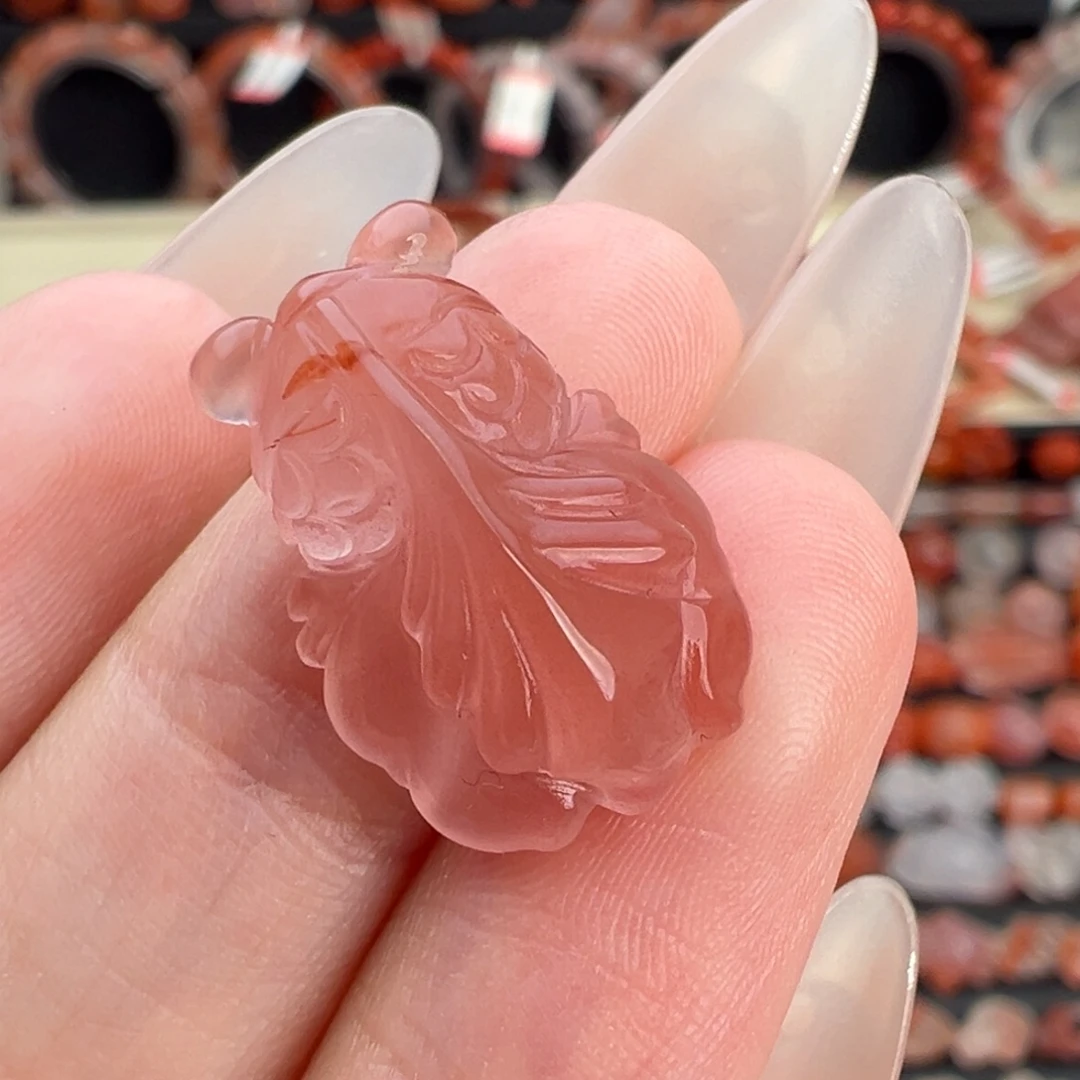 南红玛瑙未镶嵌颈饰金鱼