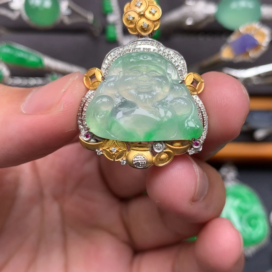 翡翠18K金镶嵌颈饰