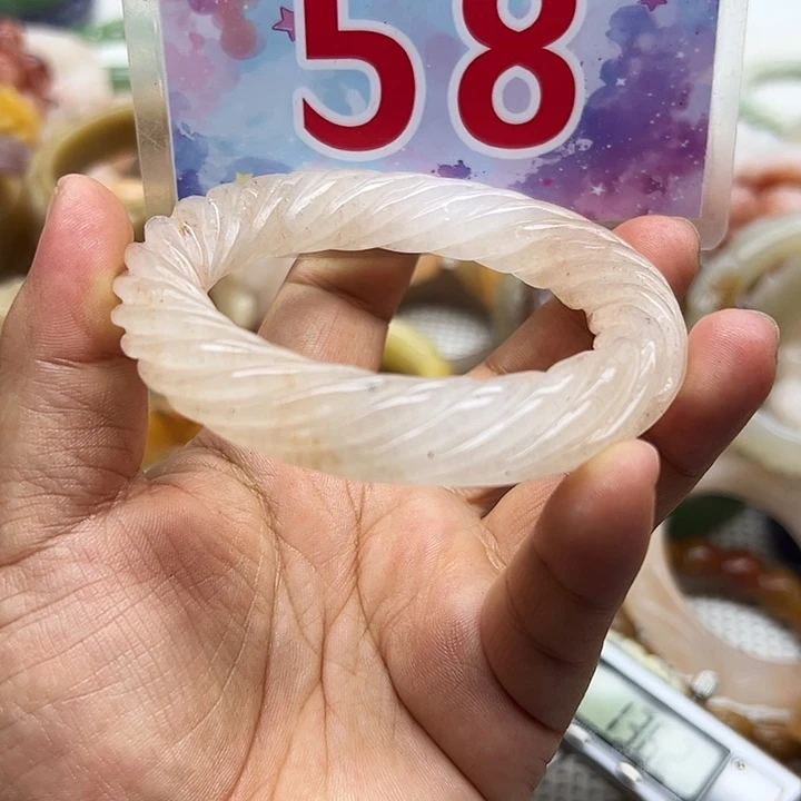 未镶嵌手镯石英岩玉