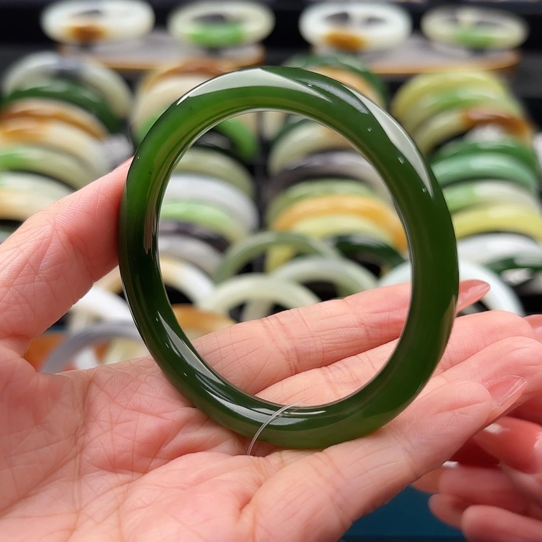 和田玉未镶嵌手镯啤酒瓶辣阳绿细条 53.3