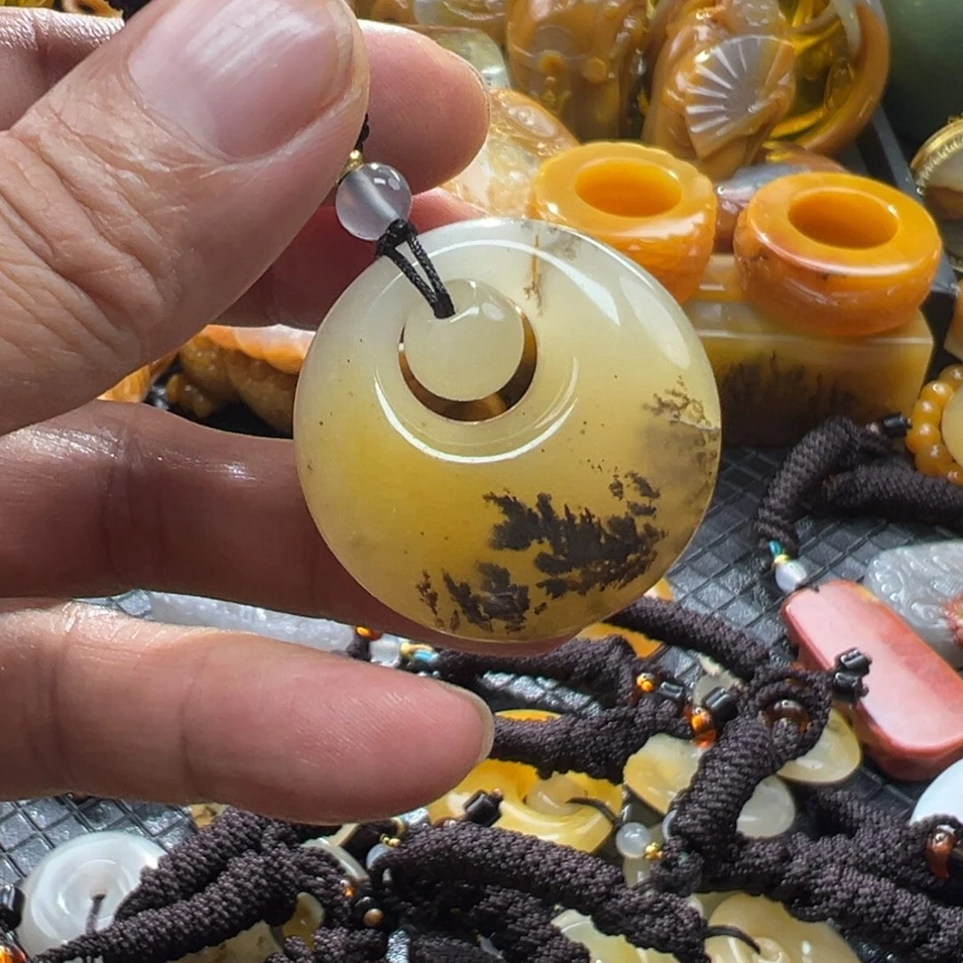 石英质玉未镶嵌颈饰