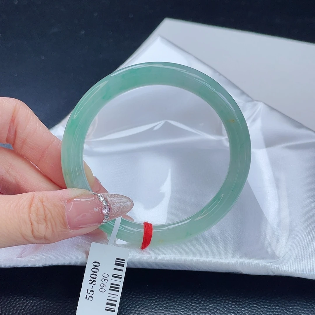 翡翠手镯未镶嵌翡翠