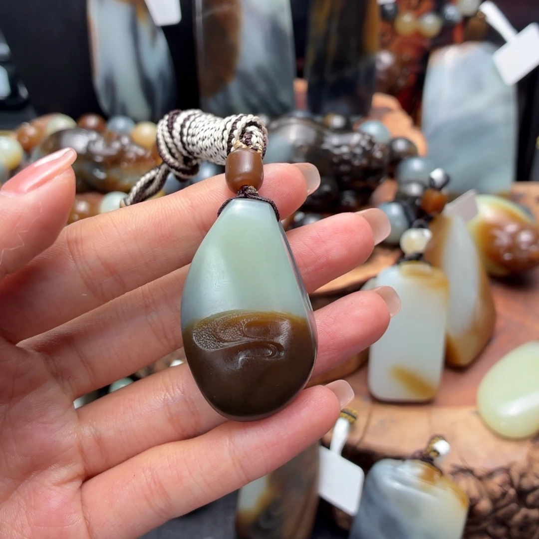 和田玉未镶嵌颈饰