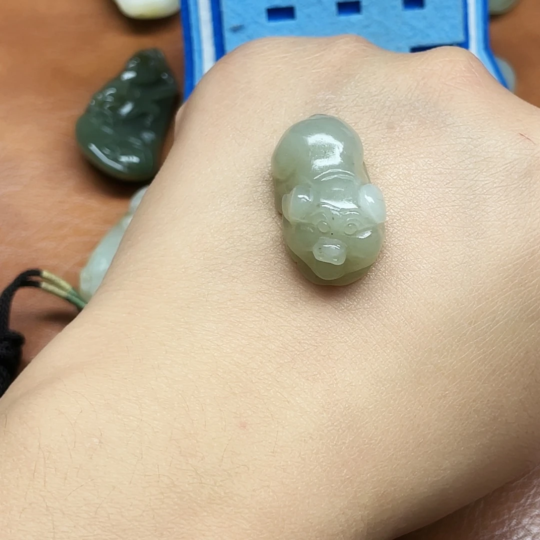 和田玉未镶嵌车挂