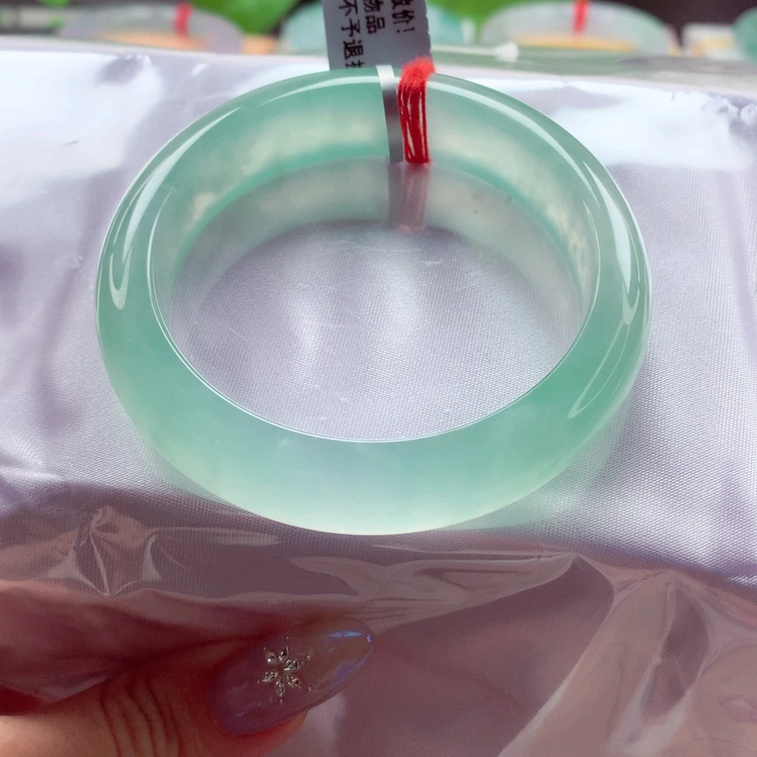海***鱼未镶嵌手镯翡翠53 炸光冰薄荷绿 种水至上 灵