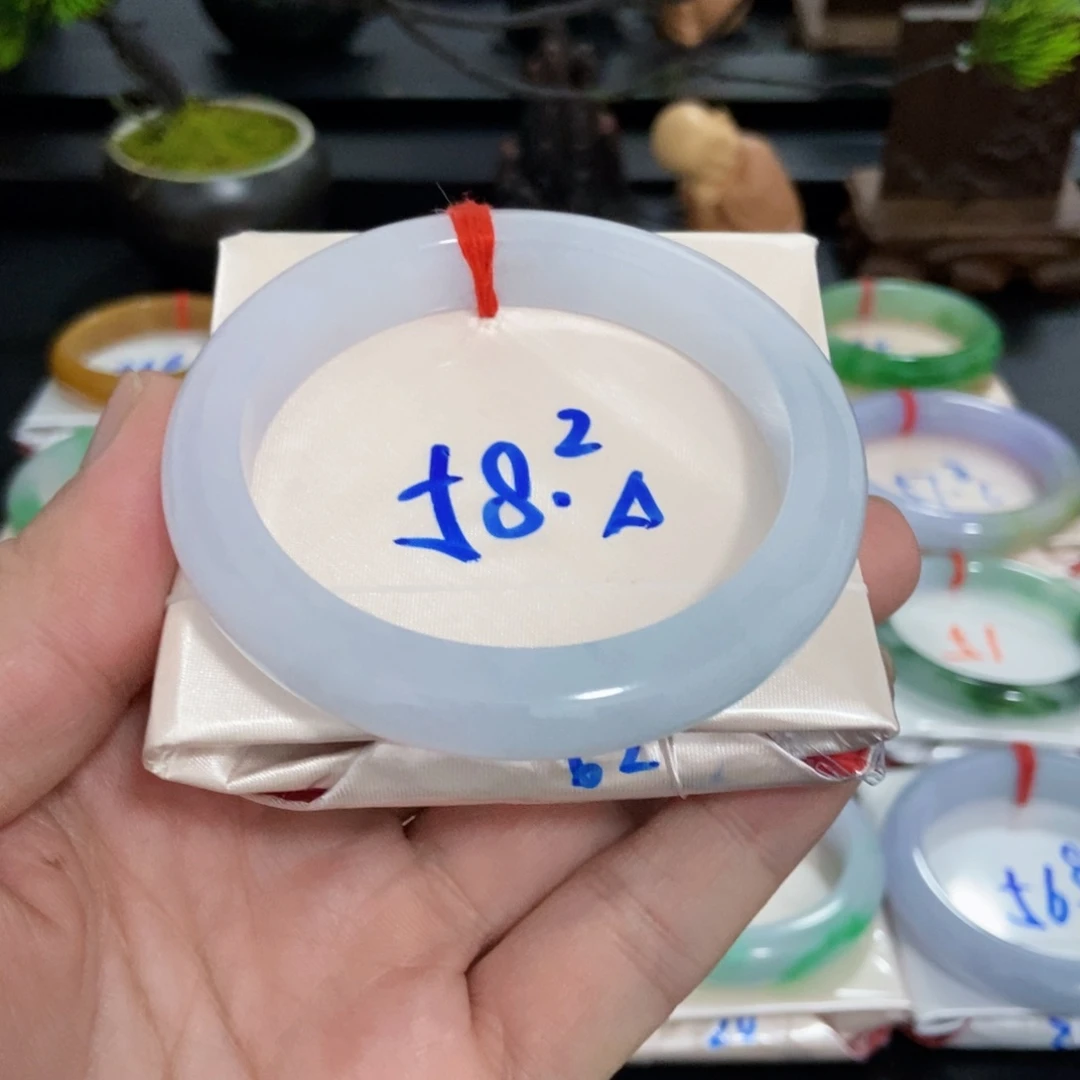 翡翠未镶嵌手镯5、种水正圈